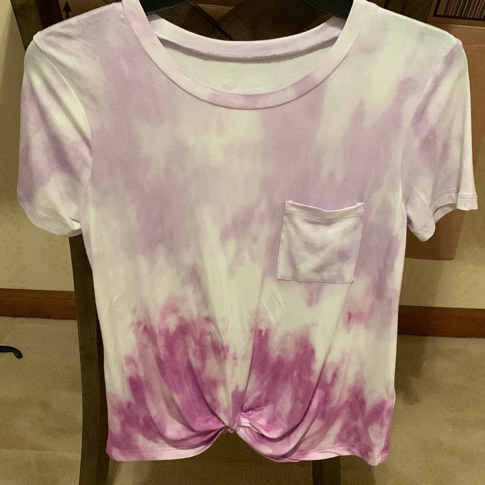 New Without Tags Juniors Twist Front Pocketed Tee Shirt